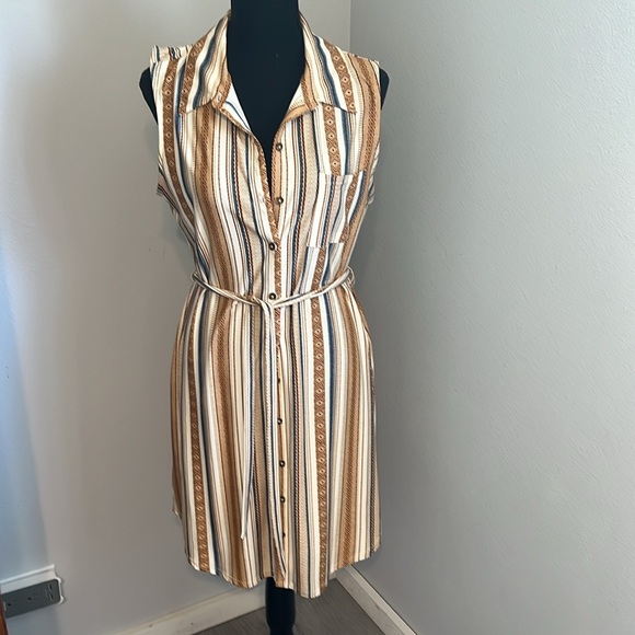 Sleeveless Dress - Picture 3 of 5